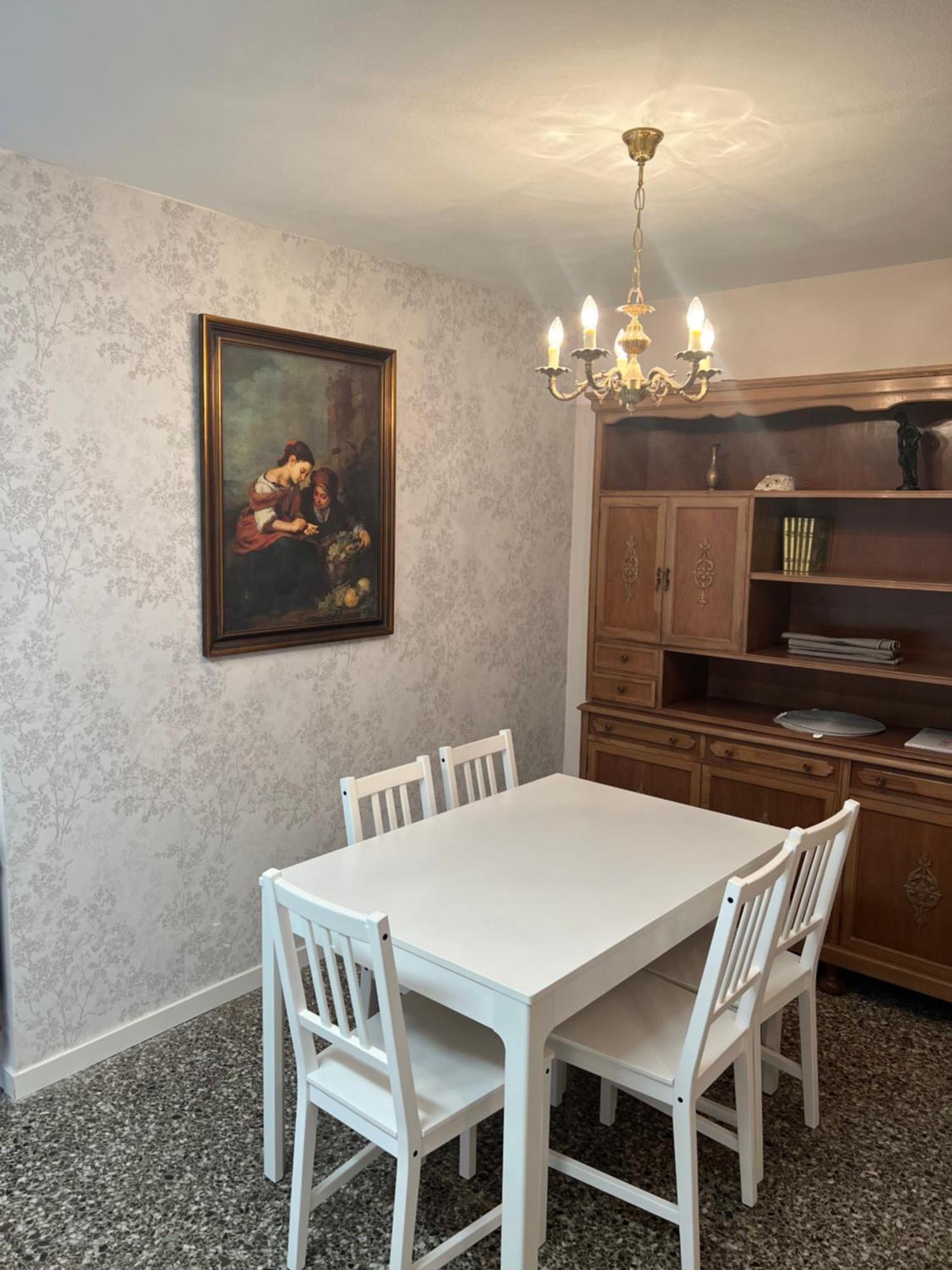 Centrally-located, Spacious Flat At Historic Centre & Short Walk To Appartamento