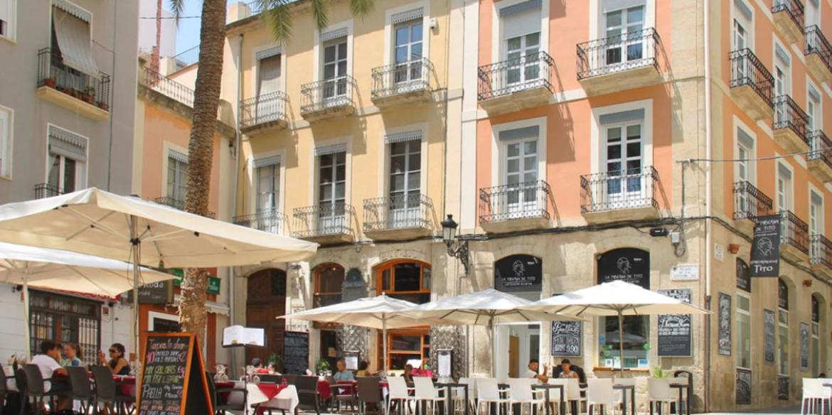 Centrally-located, Spacious Flat At Historic Centre & Short Walk To Appartamento Alicante