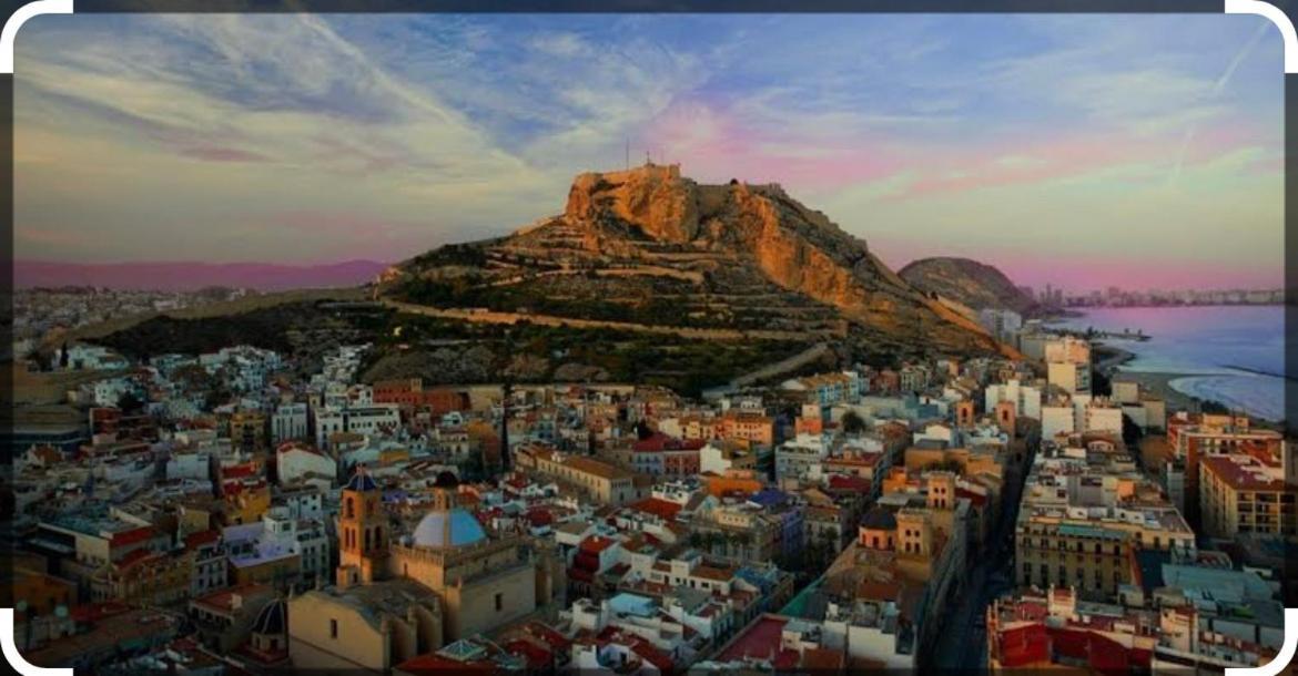 Appartamento Centrally-located, Spacious Flat At Historic Centre & Short Walk To Alicante