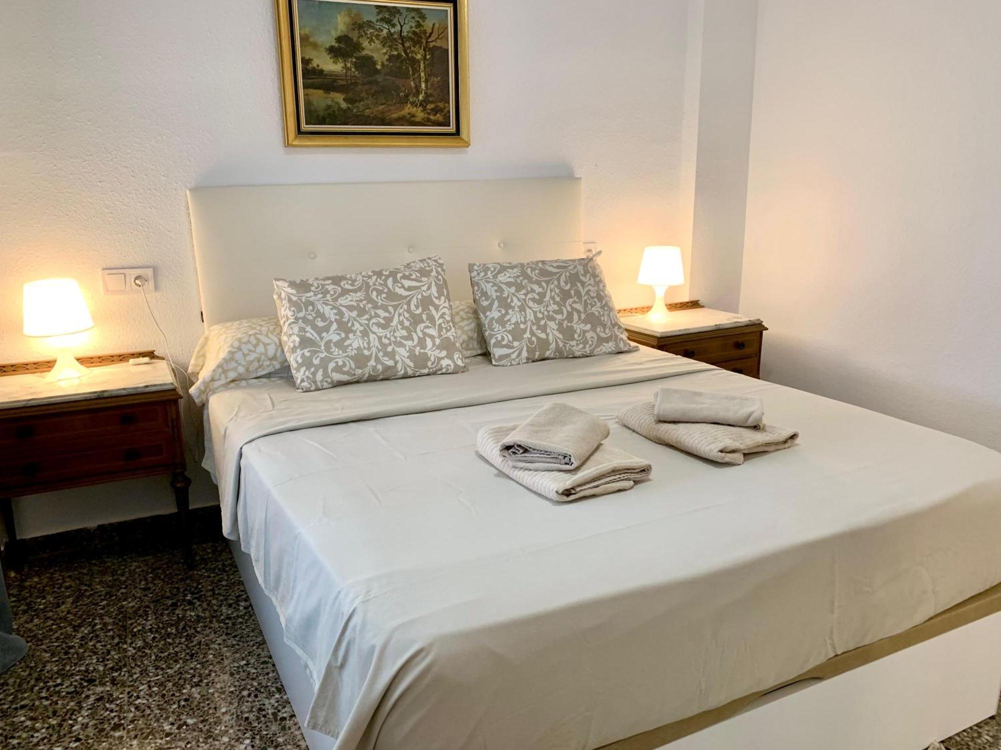 Appartamento Centrally-located, Spacious Flat At Historic Centre & Short Walk To Alicante