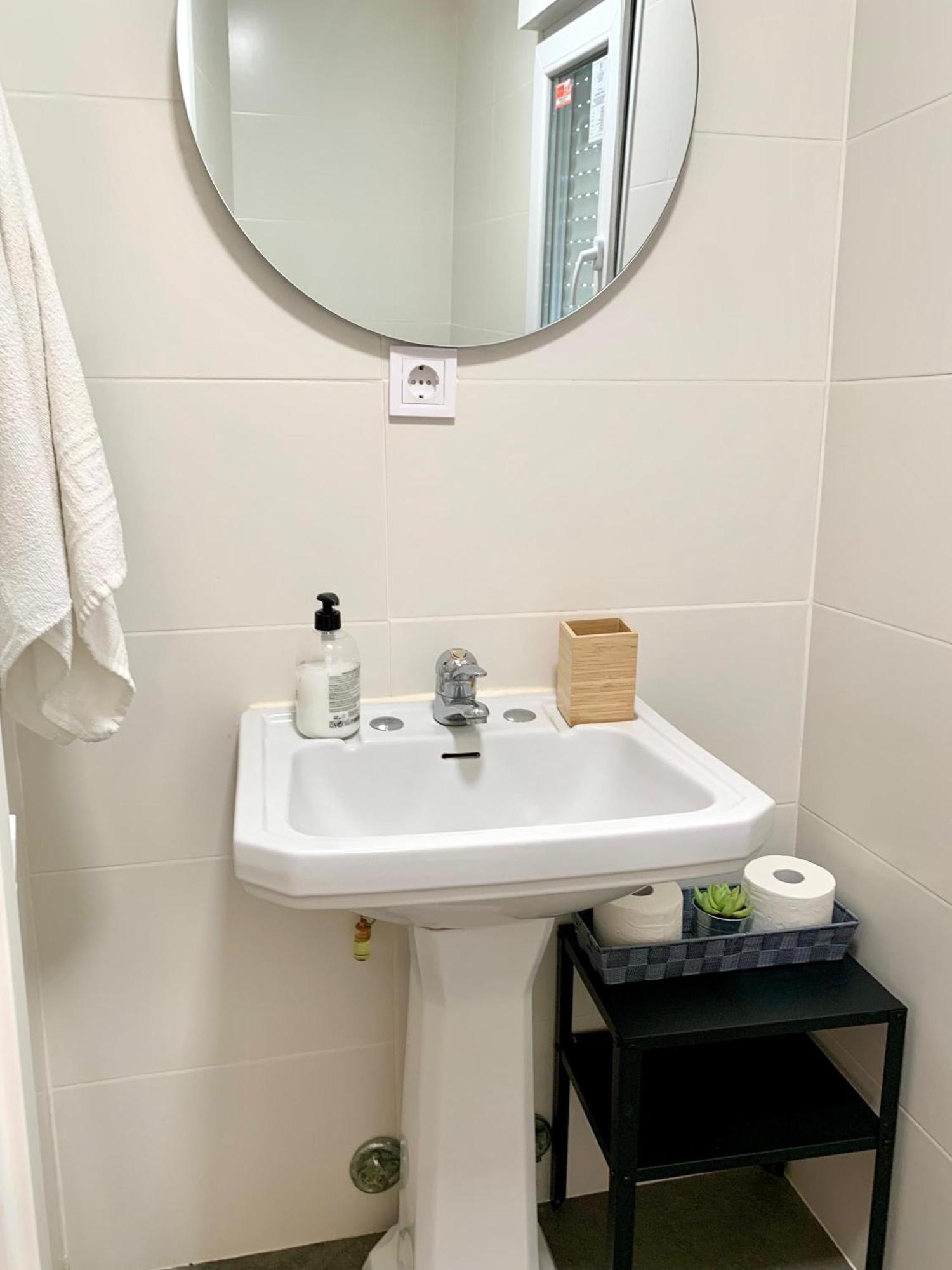 Appartamento Centrally-located, Spacious Flat At Historic Centre & Short Walk To *