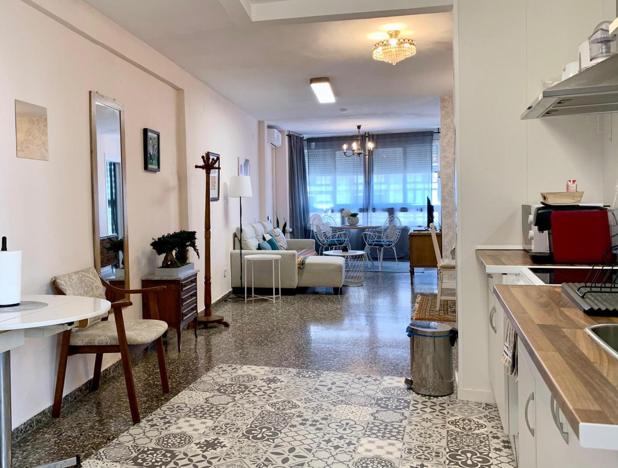 Centrally-located, Spacious Flat At Historic Centre & Short Walk To Appartamento Alicante