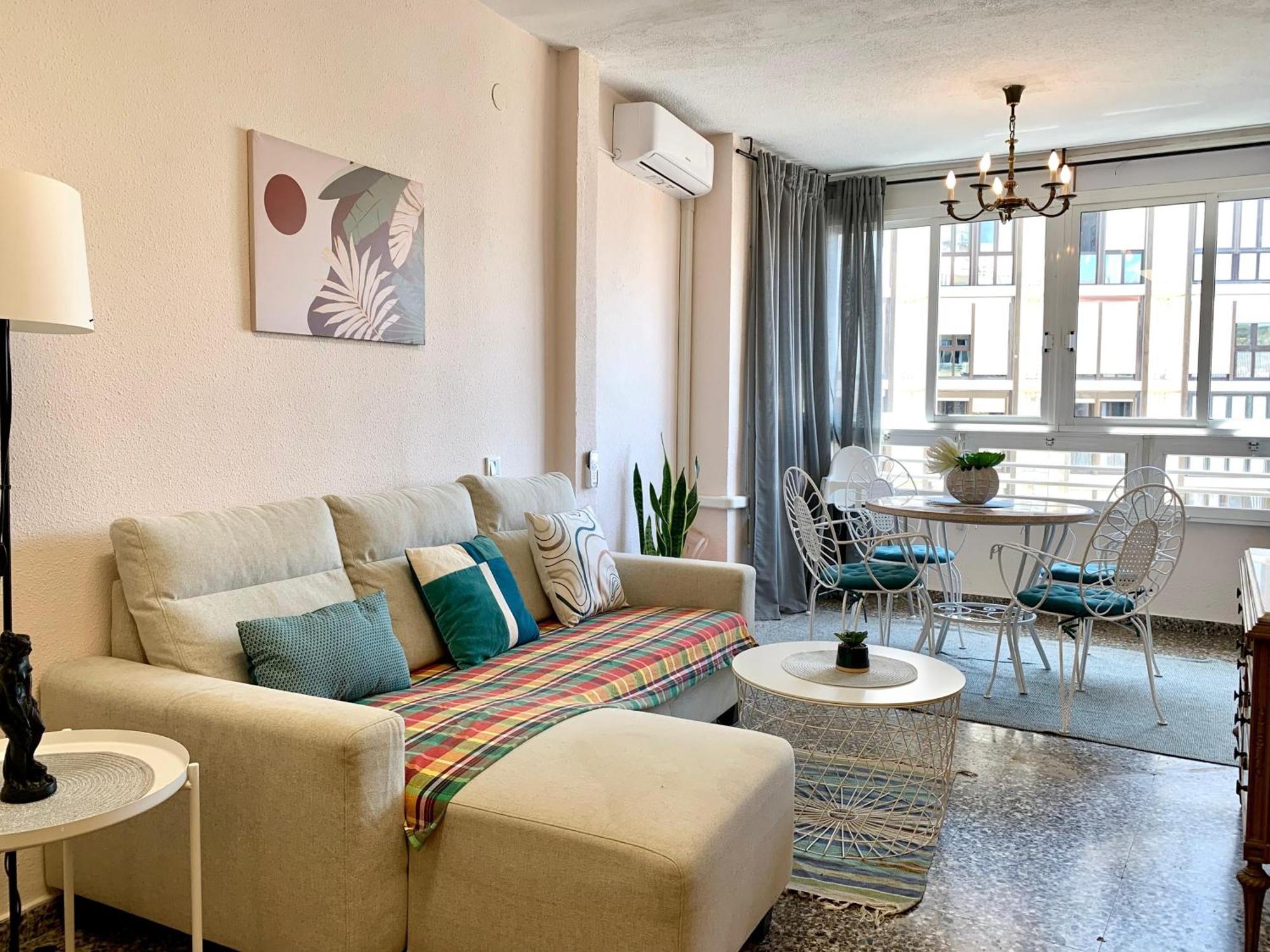 Centrally-located, Spacious Flat At Historic Centre & Short Walk To Appartamento Alicante